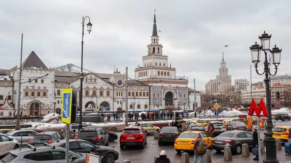 Moskova'da Tren Istasyonu Kazansky Vokzal (Üç tren istasyonları Meydanı)
