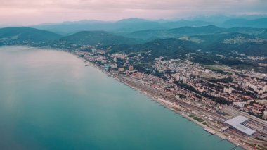 Düzlem penceresinden Adler görünümü