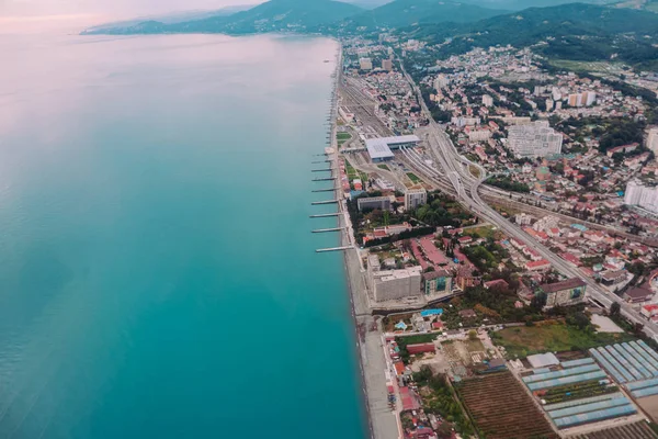 Düzlem penceresinden Adler görünümü