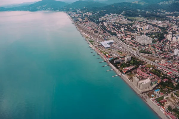 Düzlem penceresinden Adler görünümü