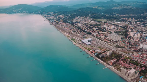 Düzlem penceresinden Adler görünümü