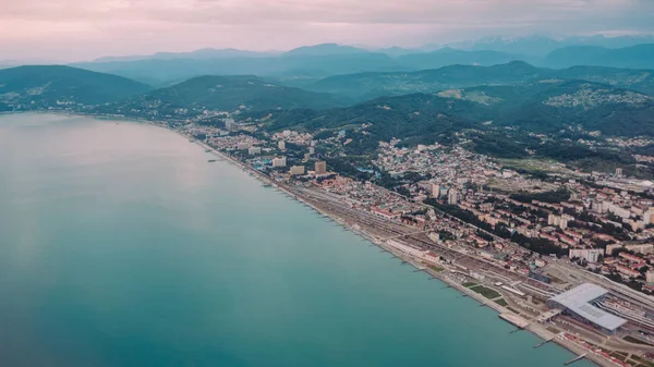 Düzlem penceresinden Adler görünümü