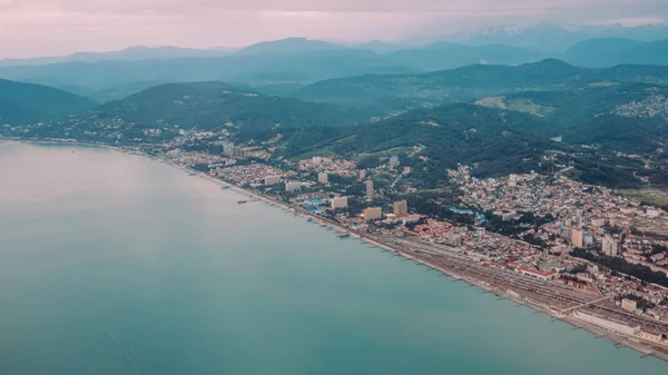 Düzlem penceresinden Adler görünümü