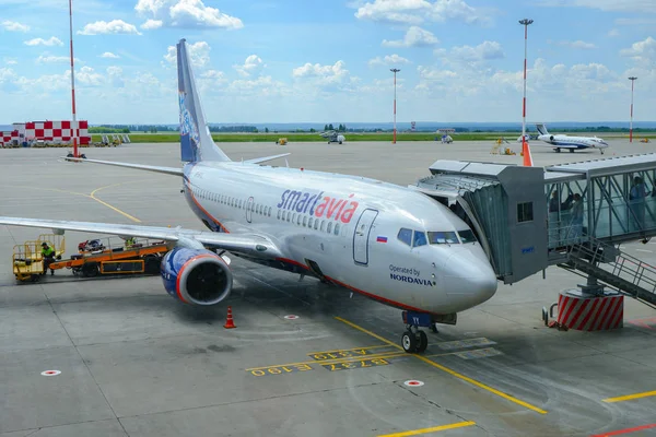 Boeing 737 700 Aeroporto Kazan Rússia Passageiros Deixam Avião Através — Fotografia de Stock