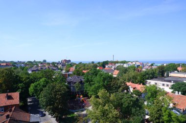 Su kulesinden Zelenogradsk manzarası. Ufukta Baltık Denizi'nin mavi hattı