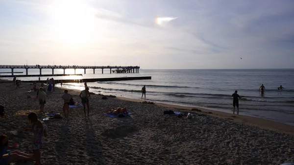 Zelenogradsk Rússia Agosto 2019 Praia Mar Báltico Zelenogradsk Pessoas Andam — Fotografia de Stock