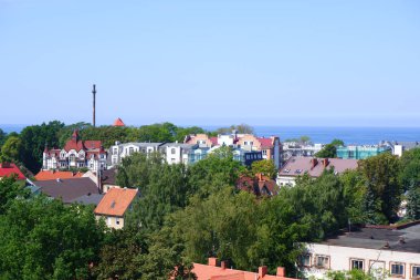Su kulesinden Zelenogradsk manzarası. Ufukta Baltık Denizi'nin mavi hattı