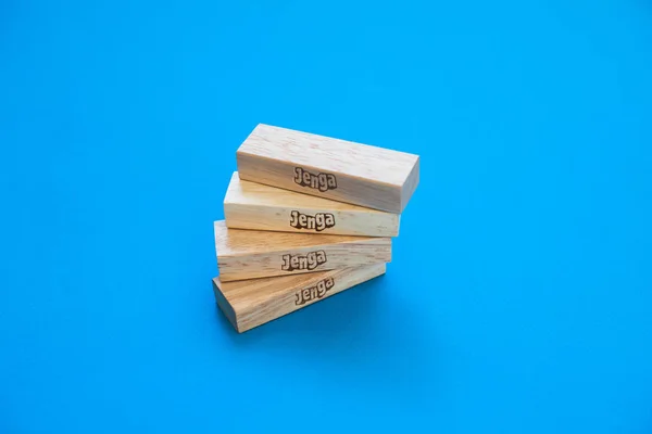 Jenga Juego Torre Bloques Madera Sobre Fondo Azul Jenga Juego — Foto de Stock