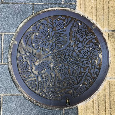 Nara, Japonya: Kanalizasyon kapağı / menhol kapağı / hatch, Japonca dil anlamına gelir Nara 