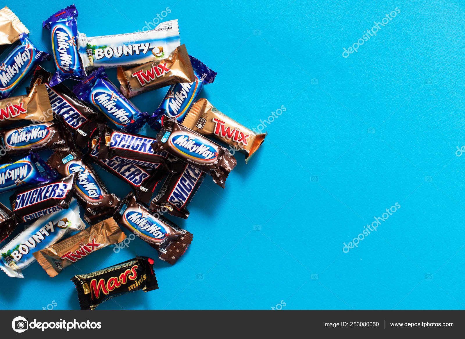 Twix Milky Way Snickers Bounty Mars Popular Mini Candy Chocolate – Stock  Editorial Photo © Morumotto1 #253080050