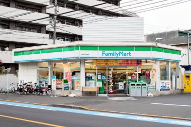Familymart Co, Ltd (Kabushikigaisha Famirmto) bir Japon bakkal kombini franchise zinciridir. Familymart, 7-Eleven'ın ardından Japonya'nın en büyük ikinci market zinciridir. Şu anda Japonya, Tayvan, Çin'de dünya çapında 24.243 mağaza bulunmaktadır.