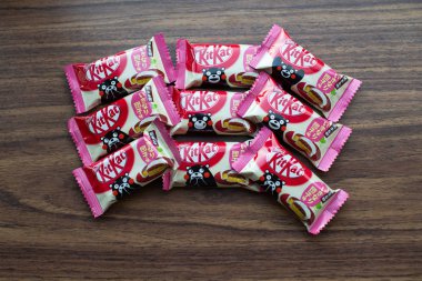 Kit-kat Kumamon İkinari Dango baskı - Japonya için sadece Japon özel sınırlı sayıda, Yeni Japon Kit Kat depremden zarar Görmüş Kumamoto bölge için fon toplar