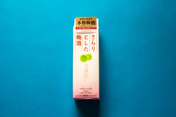 매실주 우메슈는 매실과일로 일본의 리큐어입니다 초야는 세계에서 우메슈 생산국입니다 — 스톡 사진