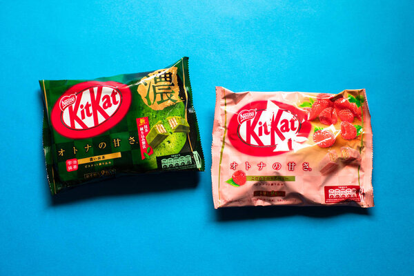 Kit-kat chocolate with matcha green tea and strawberry - large packages with mini bars