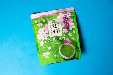 Kyoto Tsujiri Uji Matcha Süt Tozu Yeşil Çay - orijinal lezzet ve sakura sınırlı sayıda. Matcha Yeşil Çay ince toz aşağı öğütülmüş olduğunu.
