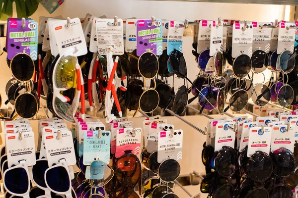 Daiso 100 Yean Dükkanı Çok Ucuz Güneş Gözlüğü Her Biri — Stok fotoğraf