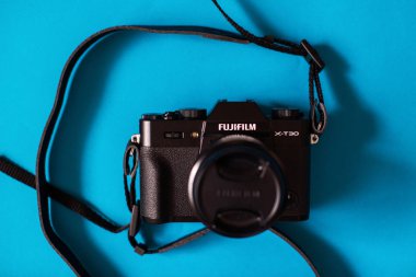 Yeni Fujifilm X-T30 aynasız kamera Fujifilm X-T3 'e benzer bir performans sunuyor..