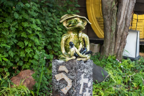 Kawagoe Giappone Statua Rana Verde Nel Piccolo Giardino Tradizionale Giapponese — Foto Stock