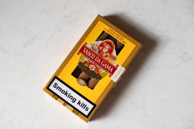 Vasco da Gama güçlü bir puro markasıdır, yanında 5 puro paketidir.