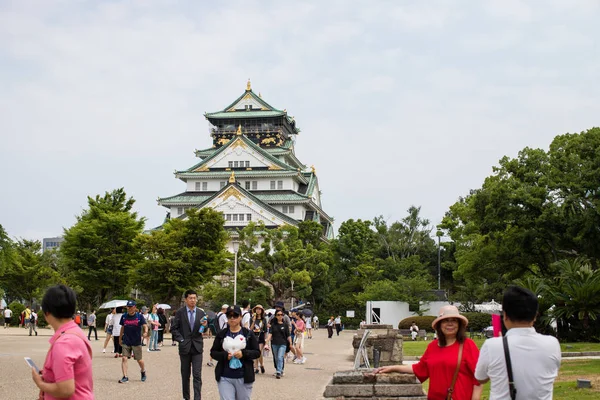 Turistas Perto Castelo Osaka Japão Castelo Dos Marcos Mais Famosos — Fotografia de Stock