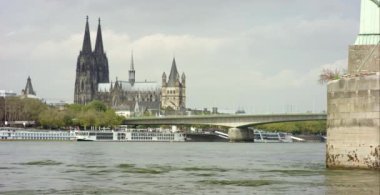 Köln Katedrali ve Severin Köprüsü 4k