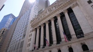 New York Menkul Kıymetler Borsası ve ABD Bayrakları