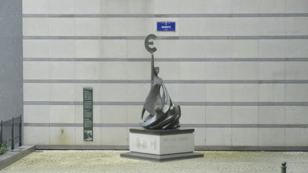 Bronze Europe Statue in Brussels — Stock Video