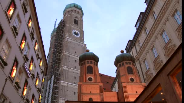 Frauenkirche och trä modellerar Munich — Stockvideo