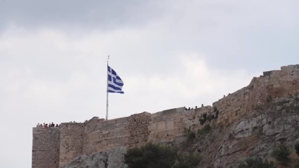 アクロポリス・アテネを飛ぶギリシャ国旗 — ストック動画