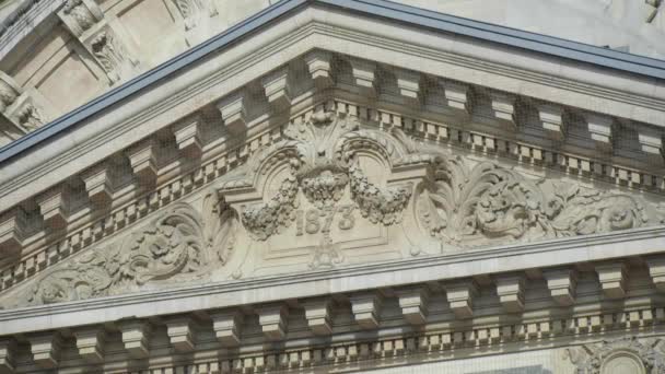 Neoklassieke gebouw fronton — Stockvideo