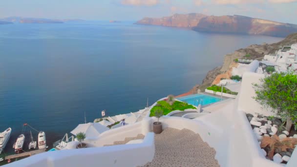 Seguimiento de pasos pasados en Santorini — Vídeo de stock