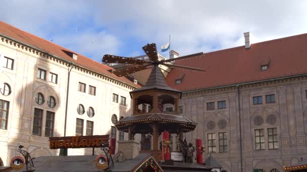 Windmill Carousel на Рождественском рынке — стоковое видео