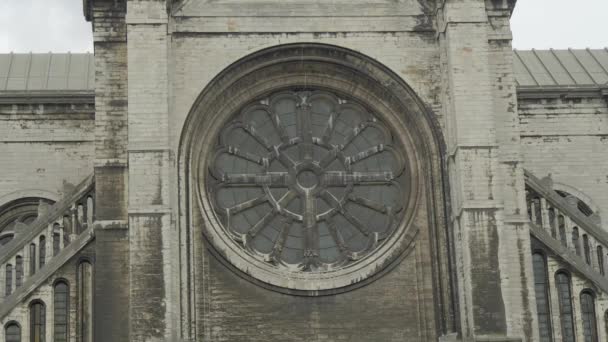 Okno kościoła św. Katarzyny w Brukseli — Wideo stockowe
