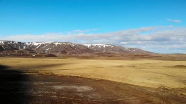 Kırsal Peyzaj Üzerinde Uçan
