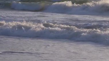 California Plajı'nda Yavaş Hareket Dalgaları