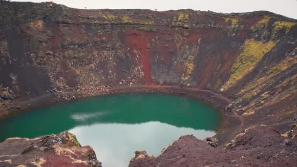 Lago del cráter en Islandia — Vídeo de stock