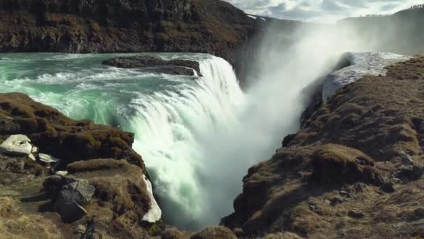 Туманний водоспад в Ісландії — стокове відео