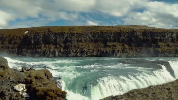 Panorering över Gullfoss vattenfall — Stockvideo