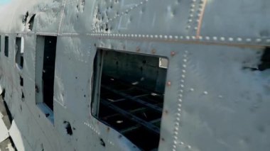 Uçak Enkazı Boyunca İzleme