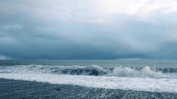 Vagues s'écrasant au ralenti — Video