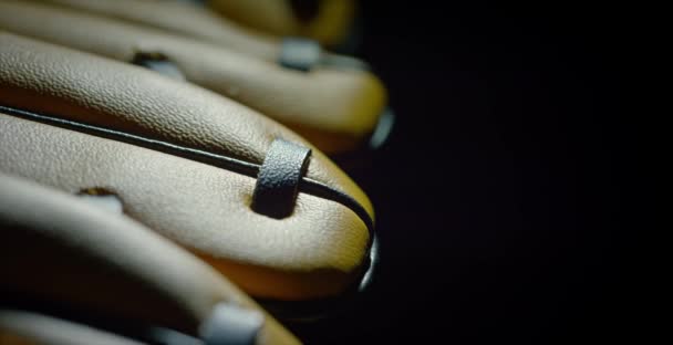 Макро знімок бейсбольної рукавички — стокове відео