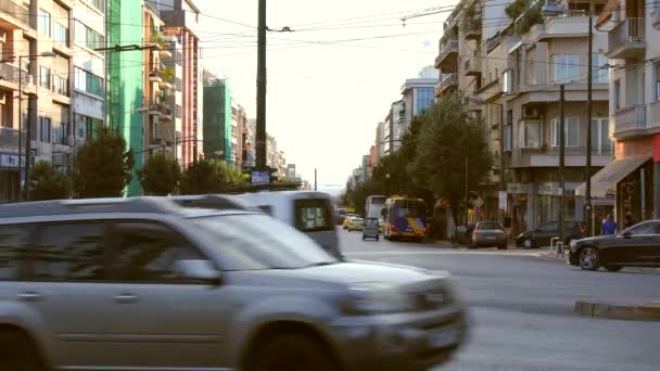 Intersección ocupada en Atenas — Vídeo de stock