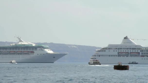 Cruise schepen Tender reizen over de baai — Stockvideo