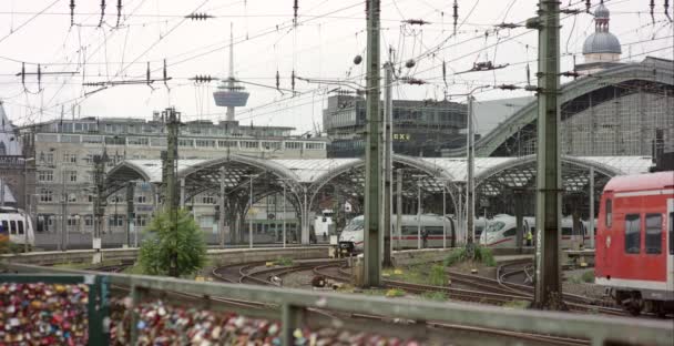 Trein station in Keulen 4k — Stockvideo