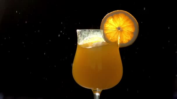 冰立方在橙汁高清 — 图库视频影像