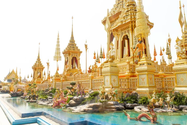 Bangkok, Tayland - 04 Kasım 2017; Bazı Kasım 04, Royal krematoryum etrafında güzel tamamlayıcı yapıların 2017.Jpg