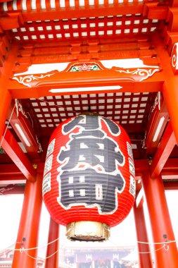 Senso-ji Tapınağı Asakusa, Tokyo en ünlü Tapınağı, portre, büyük kırmızı fener