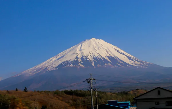 富士山背景的乡村民居宏观 — 图库照片