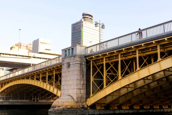 JAPAN - 21 Nisan 2018 Büyük köprü ve sumida nehri manzarası, Tokyo