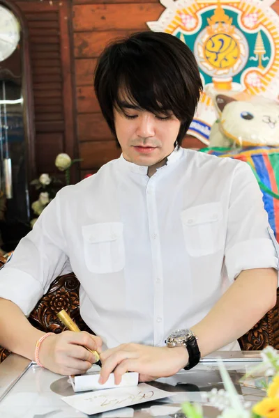 Bangkok, Tayland - 29 Ağustos 2010. Işın Kawee Tanjararak Superstar Tayland 09 Aralık 2010 tarihinde Buda büyük D2b için için dua sanatçısıdır